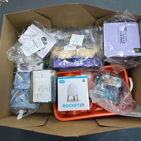 BOX OF 8 ASSORTED HOUSEHOLD ITEMS TO INCLUDE SOLAR LIGHTS , TOYS AND GAMES , ETC - COLLECTION ONLY
