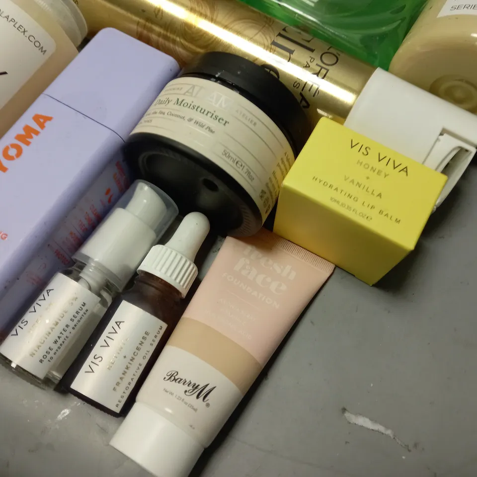 LOT OF APPROXIMATELY 20 ASSORTED HEALTH AND BEAUTY ITEMS TO INCLUDE VIS VIVA SERUMS, ADAM SHAVE CREAM AND NO7 FACIAL OIL