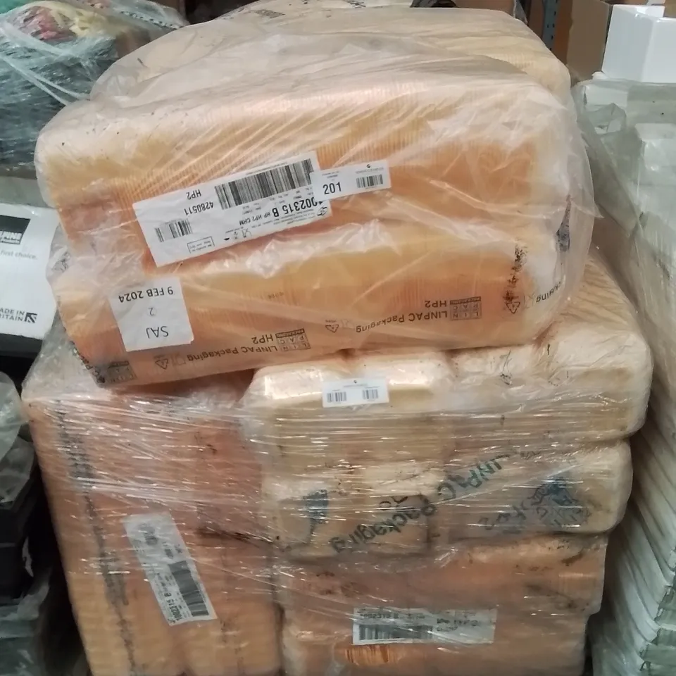 PALLET CONTAINING LARGE QUANTITY OF POLYSTYRENE BURGER/FOOD CONTAINERS 