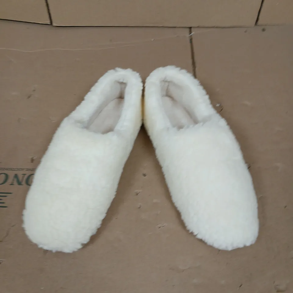 HUSH PUPPIES FAUX FUR EMILY SLIPPERS CREAM SIZE 8