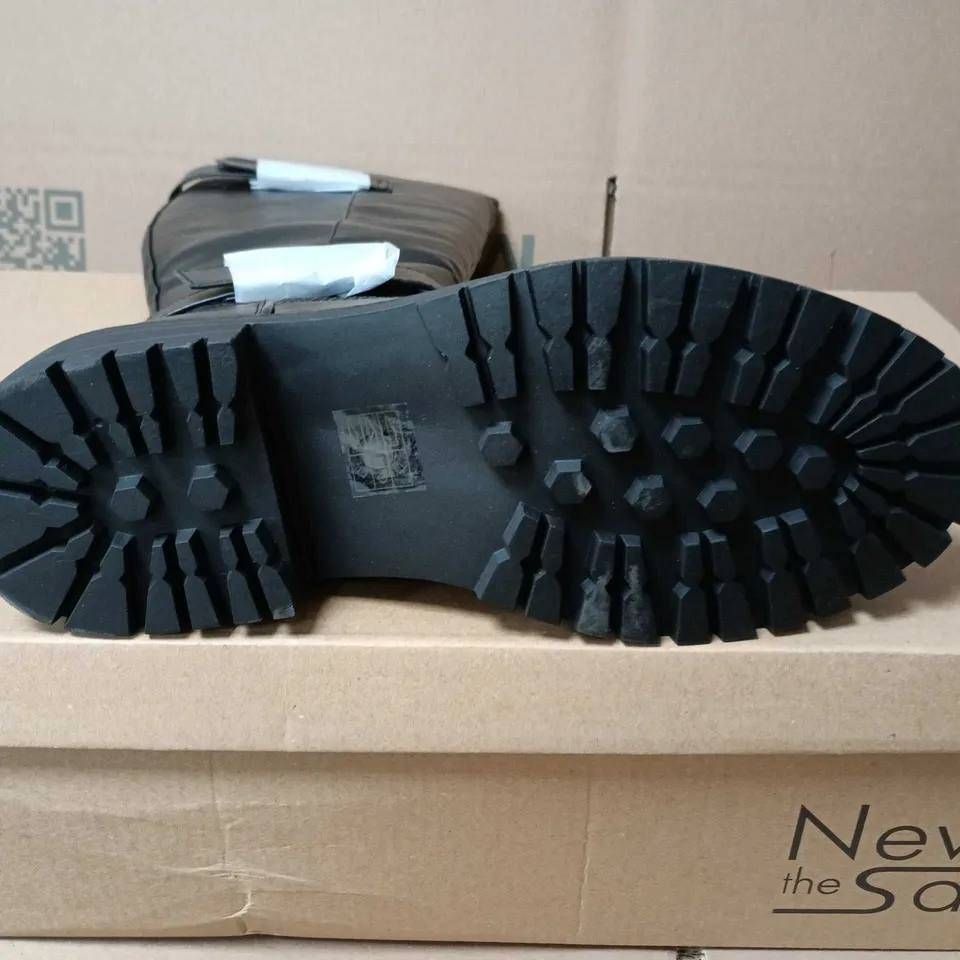 BOXED PAIR OF BLACK LEATHER KNEE-HIGH BOOTS – WOMEN'S, UK SIZE 5