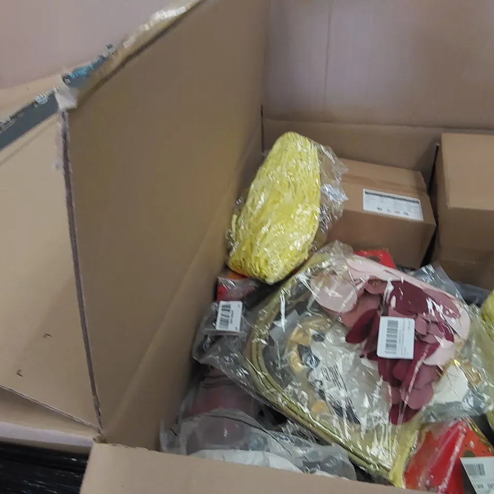 PALLET OF ASSORTED ITEMS INCLUDING: PHONE CASE, BICYCLE CLEANING SET, SUN HAT, TIGHTS, CHRISTMAS DECORATIONS, MENS VELVET BLAZER, GLASS TEE LIGHTS, GLOBE SOLAR LIGHTS
