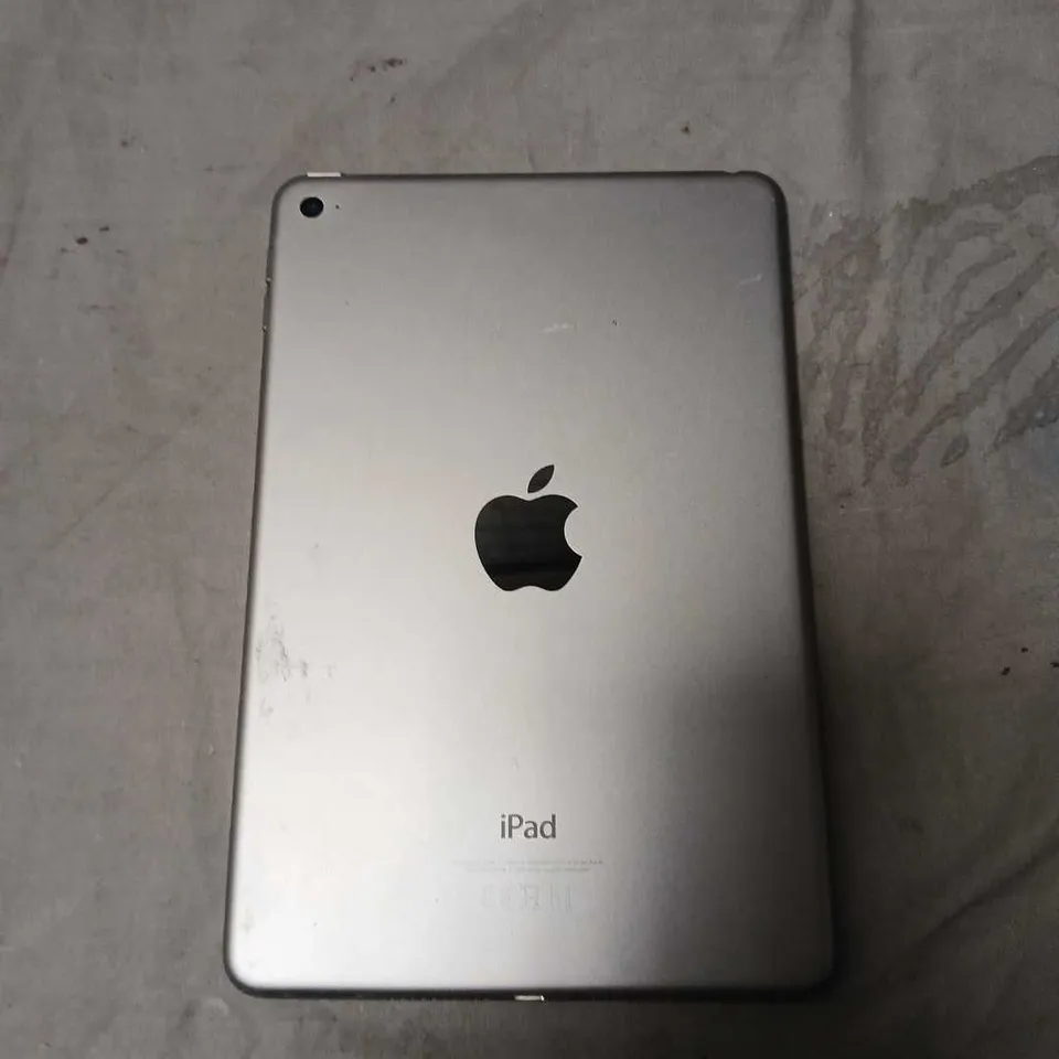 APPLE IPAD MINI 4TH GEN - SILVER
