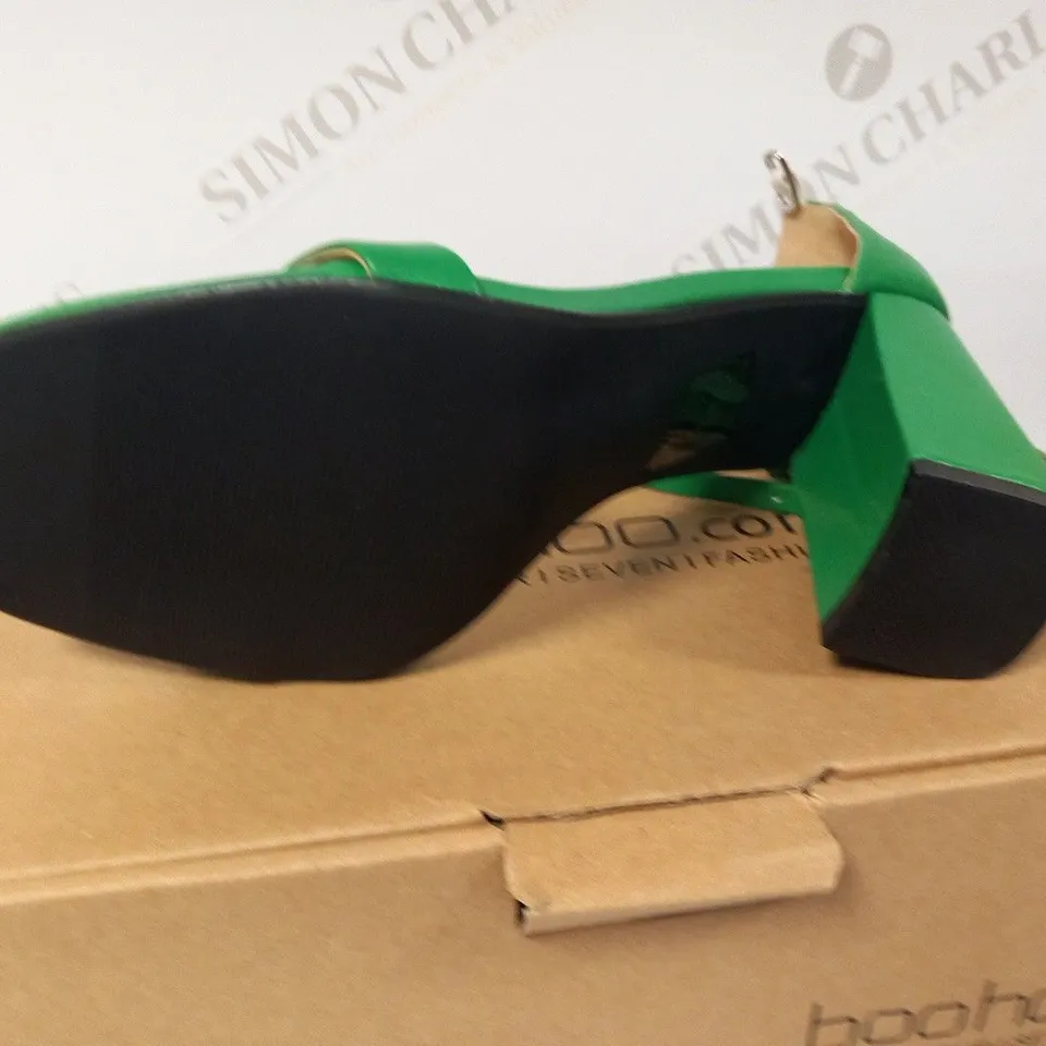 BOXED BOOHOO WIDE FIT BARELY THERE BLOCK HEEL GREEN SIZE 4