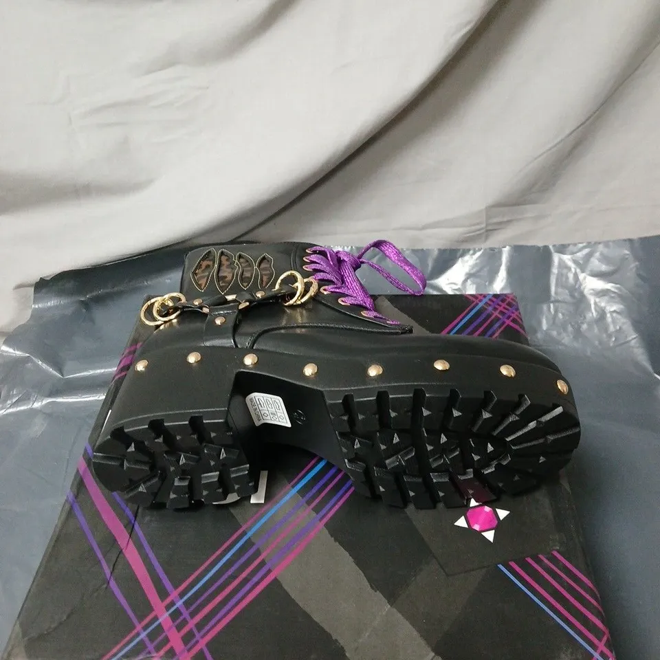 KOI MONSTER HIGH LUCIA WEREWOLF MILITARY STUDDED BLACK BOOTS BOXED SIZE 8