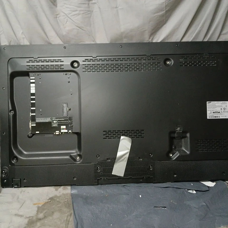 SAMSUNG 46-INCH LCD MONITOR – DISPLAY UNIT (NO CABLE CONNECTED) BOXED NO ACCESSORIES/POWER SUPPLY.