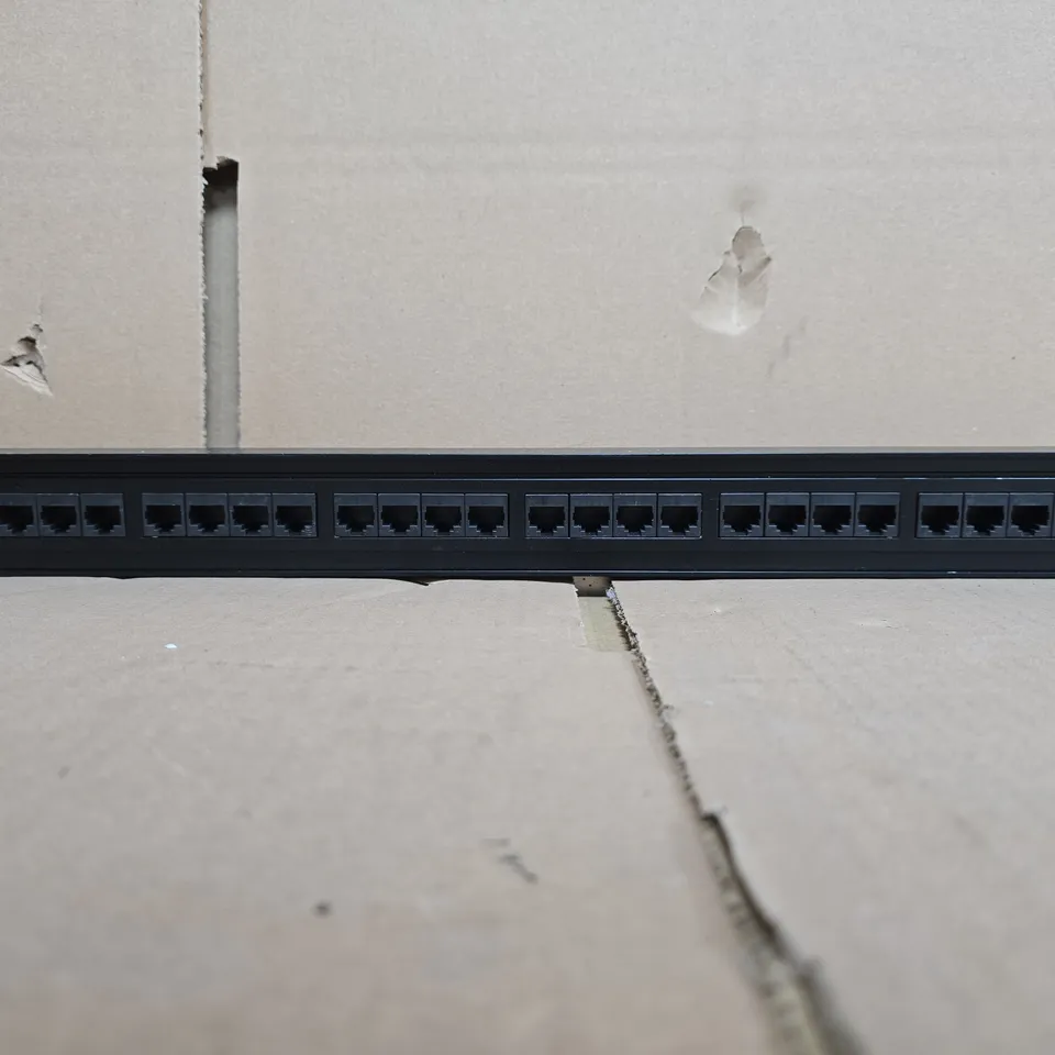 24-PORT RJ45 NETWORK PATCH PANEL