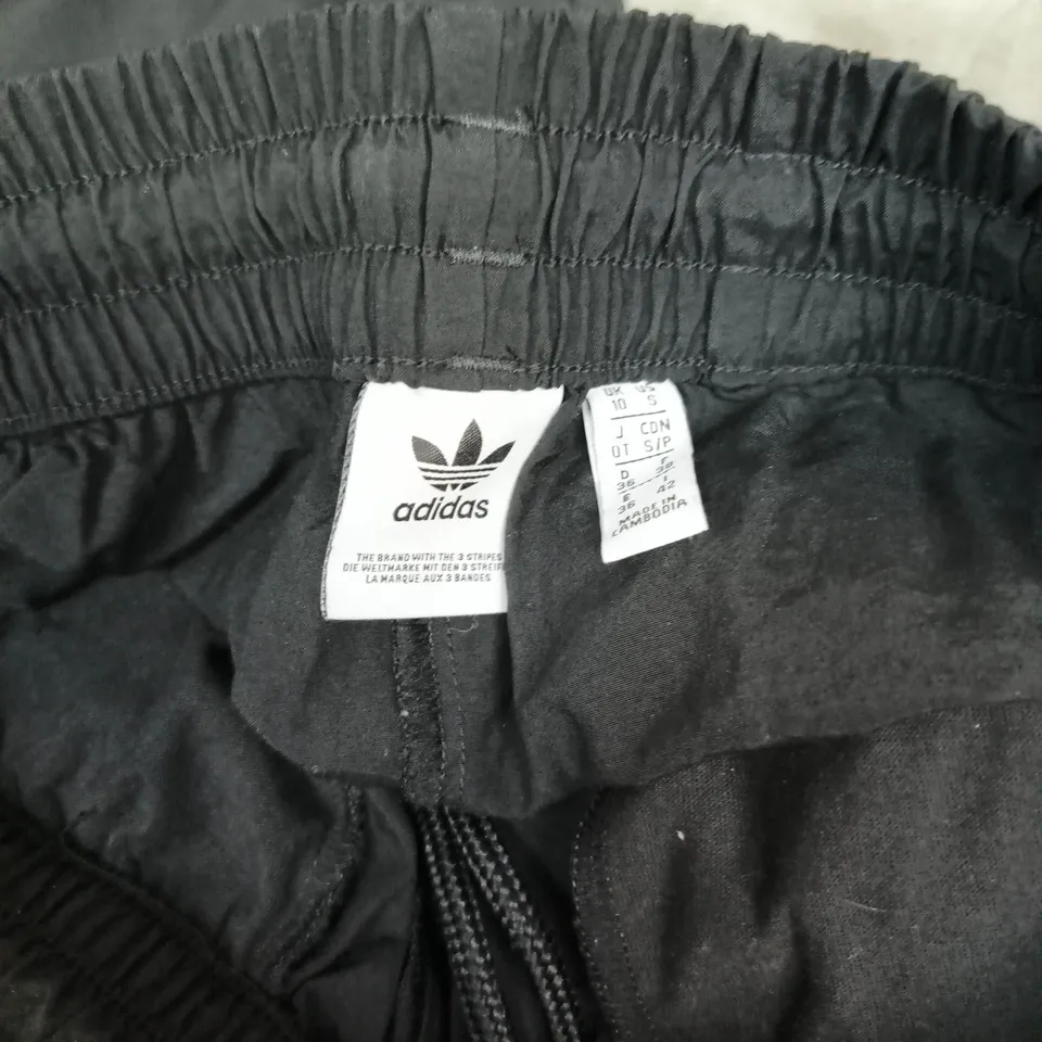 ADIDAS CARGO BOTTOMS IN BLACK - UK 10