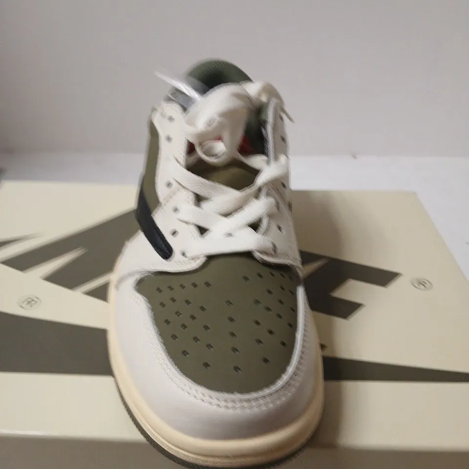 BOXED PAIR OF NIKE AIR JORDAN 1 RETRO HIGH OG DM7866-200 – UK 7.5
