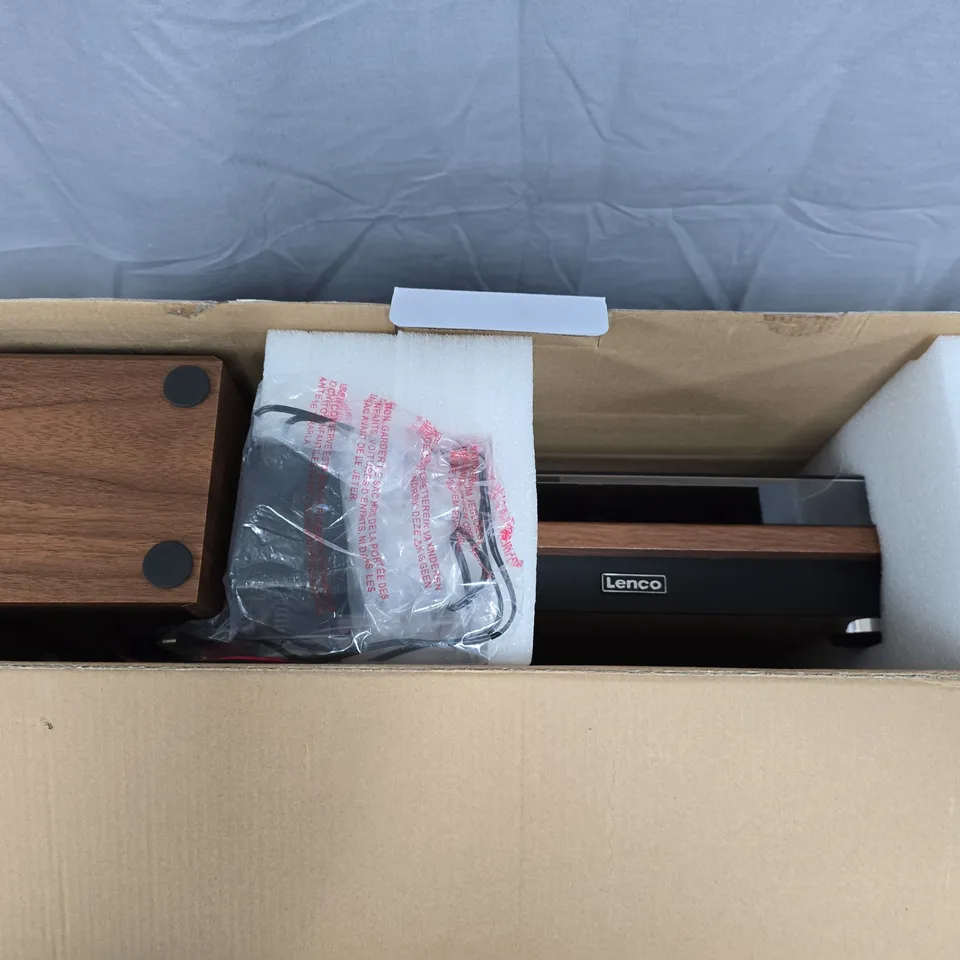 LENCO LS-100WD TURNTABLE WITH BLUETOOTH – BOXED WOODEN SPEAKER SYSTEM