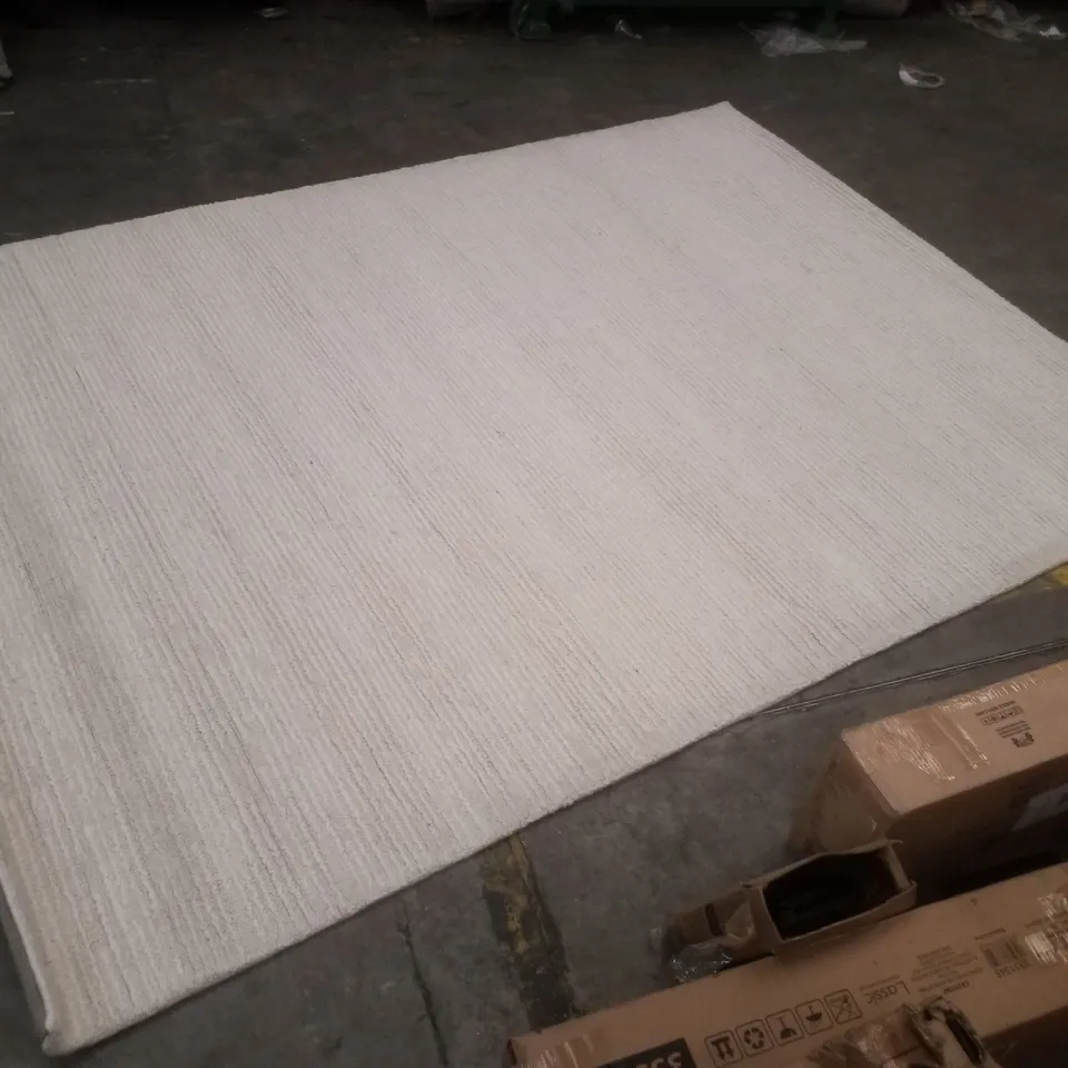 QUALITY DESIGNER AREA RUG APPROXIMATELY 200×290CM