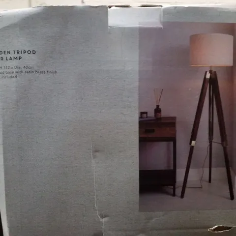 BOXED TRIO WOODEN TRIPOD FLOOR LAMP