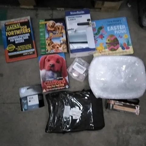 PALLET OF ASSORTED ITEMS INCLUDING PREMIER INN 2 FIRM PILLOWS, ODDBALL AND THE PENGUINS, TORTILLADA CAST IRON TORTILLA PRESS, HACKS FOR FORTNITERS, CLIFFORD THE BIG RAD DOG, DURACELL 6 C BATTERIES,
