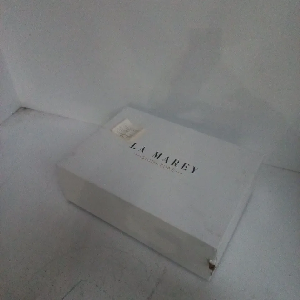 LA MAREY SIGNATURE QUILT – BOXED