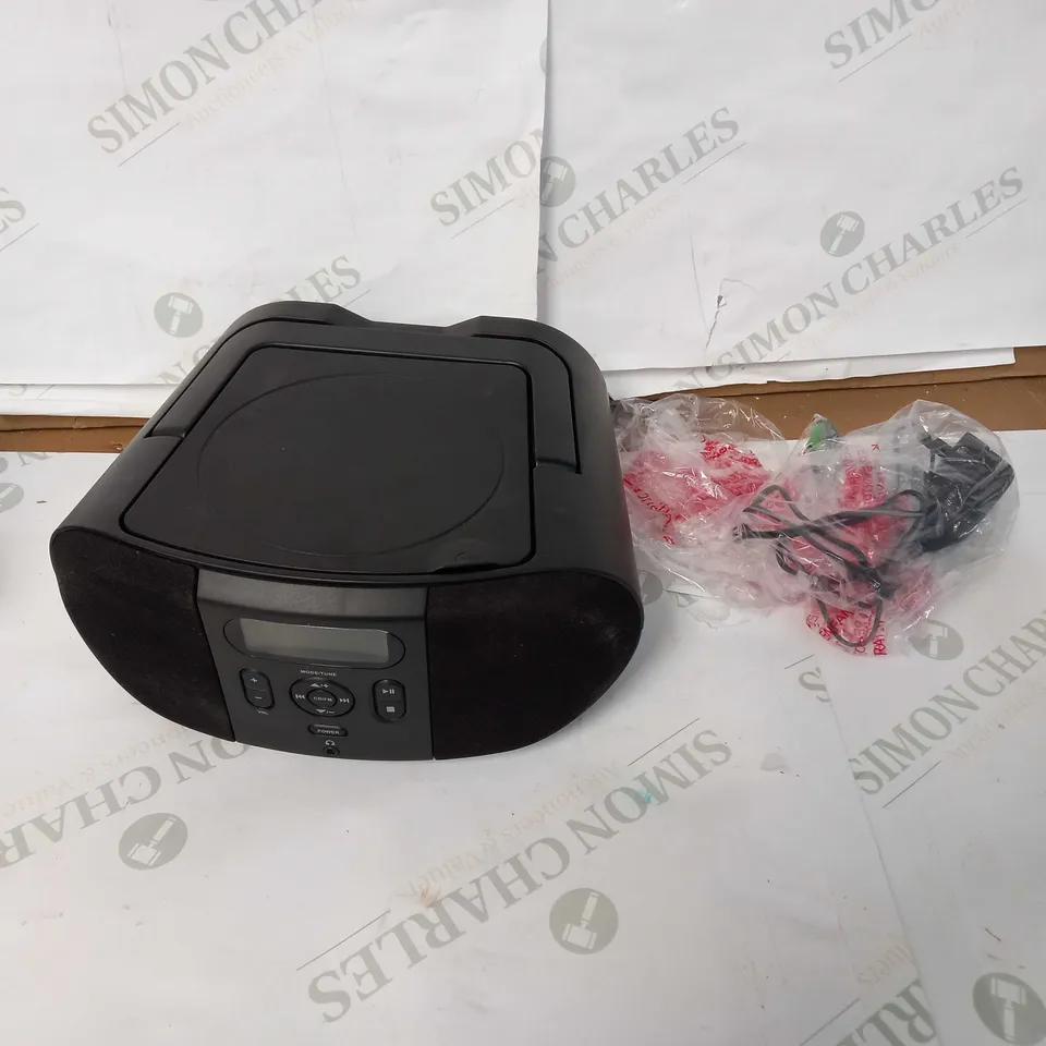 CD BOOMBOX WITH FM RADIO IN BLACK