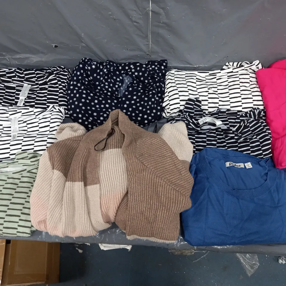 BOX OF APPROXIMATELY 15 ASSORTED PIECES OF CLOTHING IN VARIOUS STYLES, SIZES, AND BRANDS 