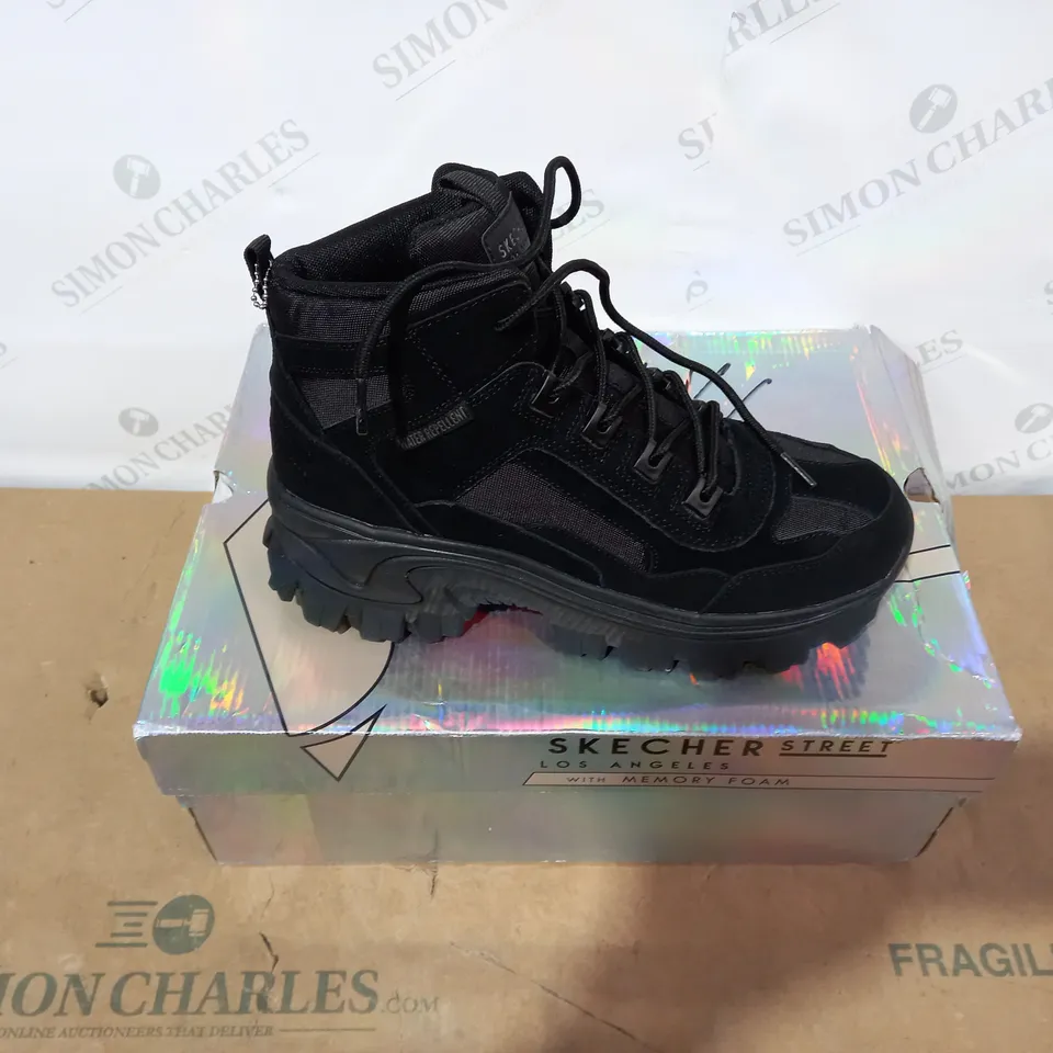 BOXED PAIR OF SKECHERS BLACK BOOTS - SIZE 7