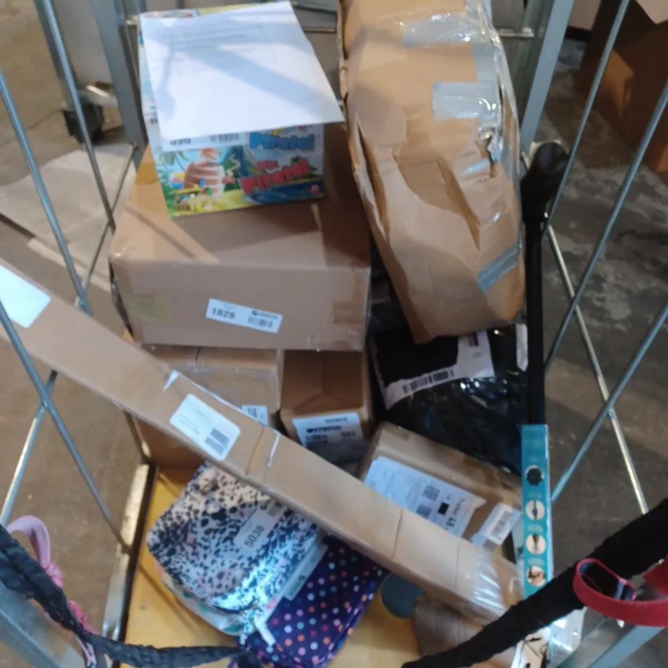 CAGE OF ASSORTED ITEMS TO INCLUDE - SET OF 2 TREE CANDLES - PLOKA DOT COSMETIC BAG - POP UP PIRATE 