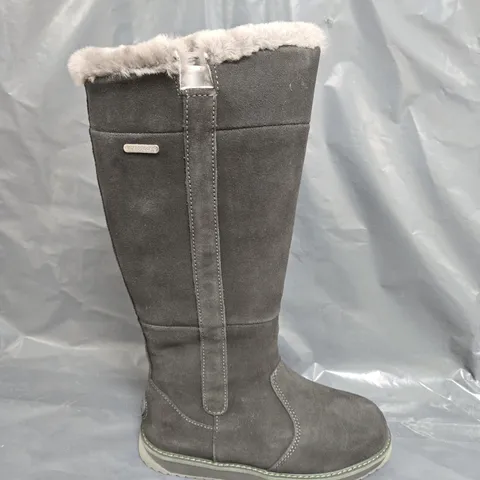 BOXED OUTLET EMU ALL WEATHER WATERPROOF COLL SUEDE SHEEPSKIN MOONTA HIGH BOOT - UK SIZE 3