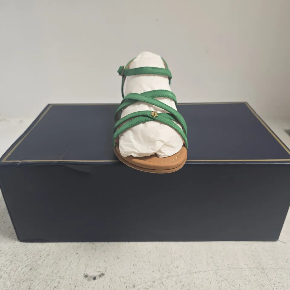 BOXED PAIR OF FAIRFAX & FAVOR WOMENS ST IVES SANDALS IN CLOVER GREEN SUEDE SIZE UK 4