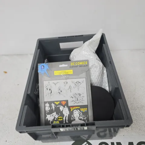 TOTE OF APPROXIMATELY 15 ASSORTED ITEMS TO INCLUDE: 5"X5" PHOTO FRAME 