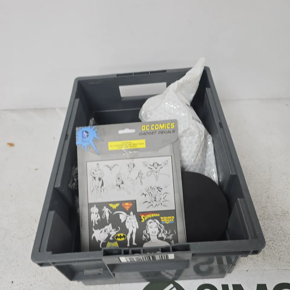 TOTE OF APPROXIMATELY 15 ASSORTED ITEMS TO INCLUDE: 5"X5" PHOTO FRAME