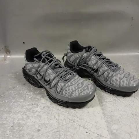 UNBOXED PAIR OF NIKE AIR TN GREY UK 6