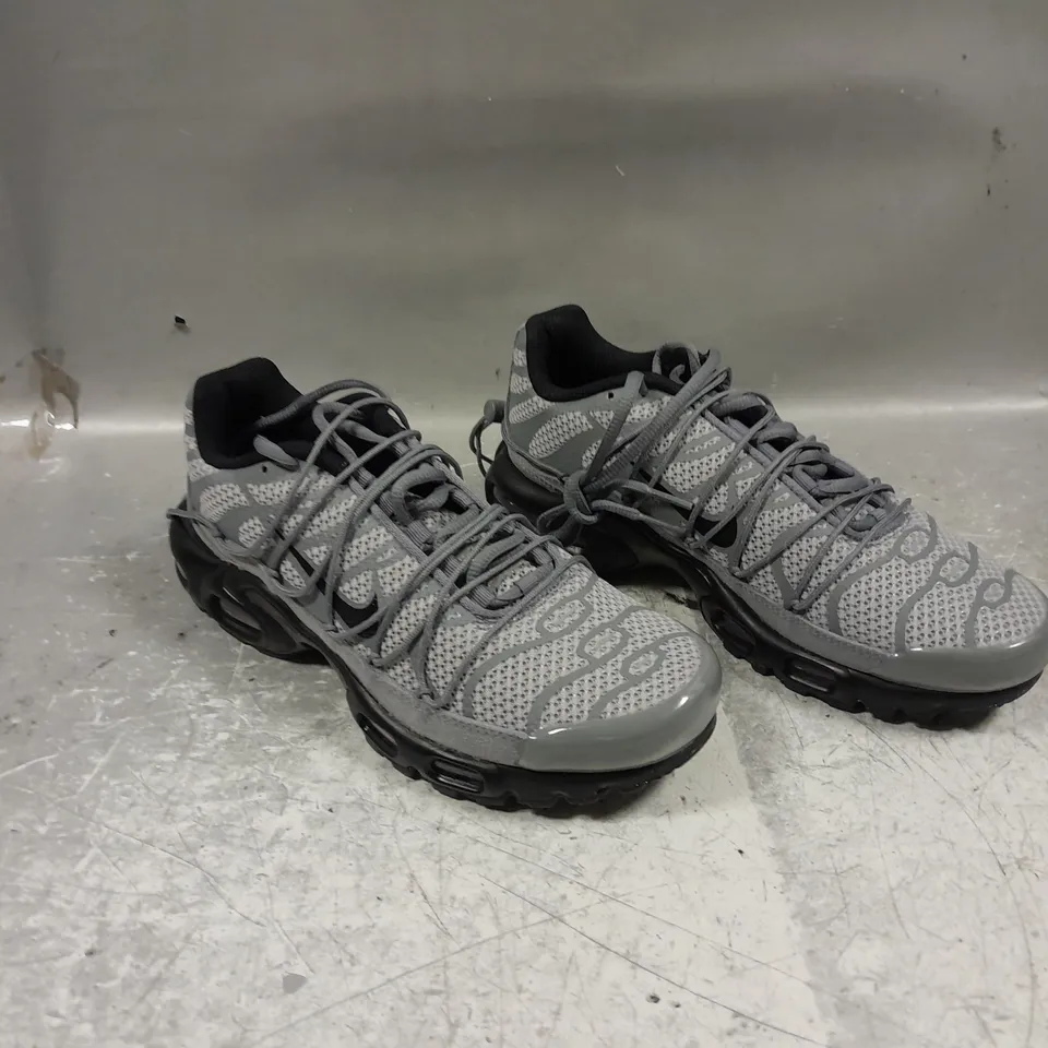 UNBOXED PAIR OF NIKE AIR TN GREY UK 6 