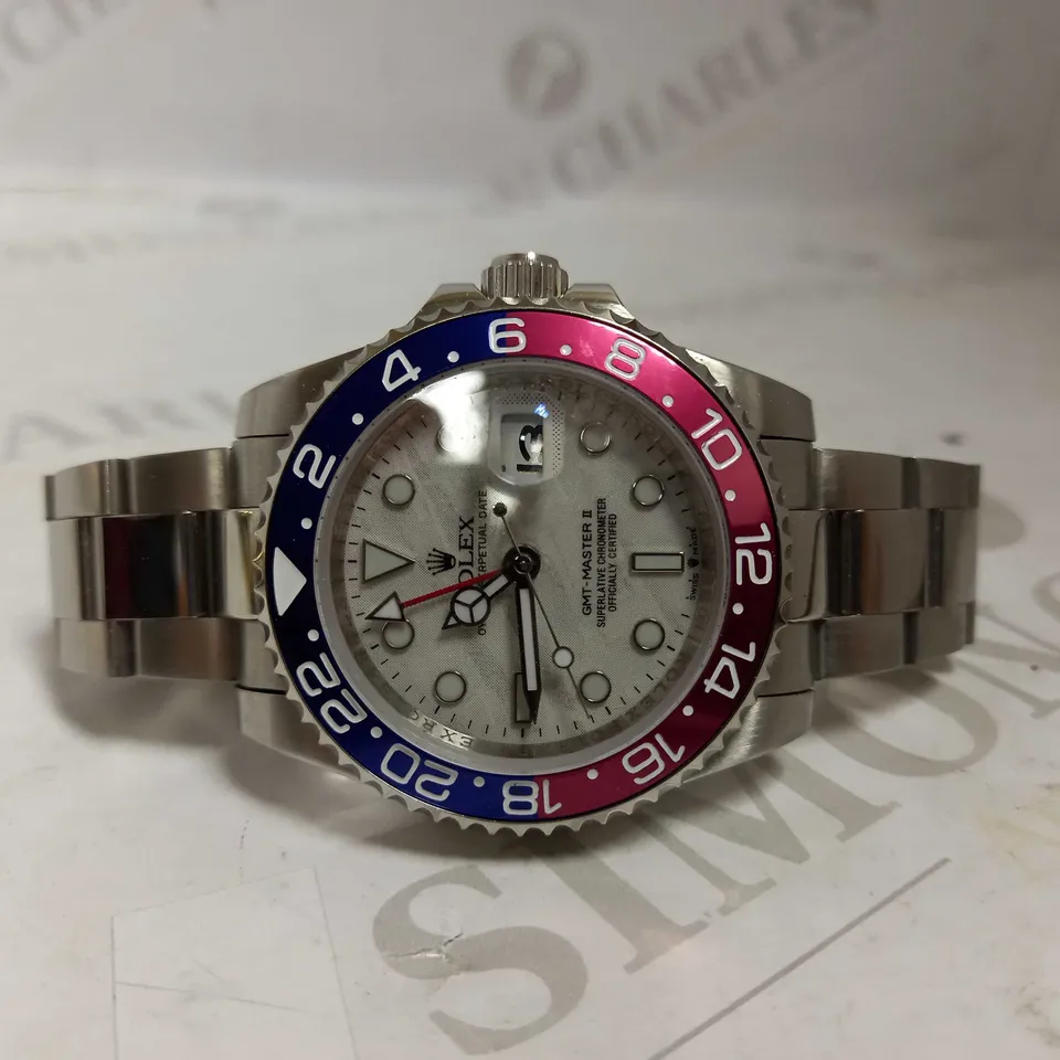 DESIGNER NOVELTY STYLE BRACELET WATCH