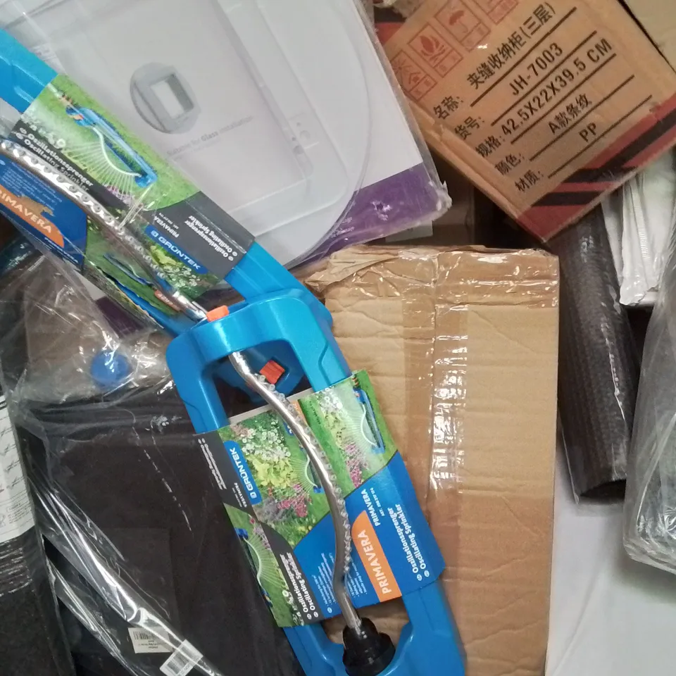 PALLET CONTAINING VARIOUS ASSORTED BOXED HOUSEHOLD ITEMS TO INCLUDE: FLOOR MATS, SPRINKLERS,  SEAT CUSHION, MOUNTING ADAPTER AND LOTS MORE UNMARKED BOXED ITEMS 