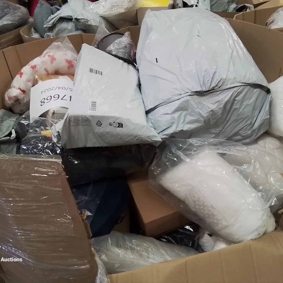 PALLET OF ASSORTED BEDROOM AND COMFORT BASED PRODUCTS TO INCLUDE; PILLOWS, SUPPORT SEAT CUSHIONS AND SIMILARLY RELATED GOODS