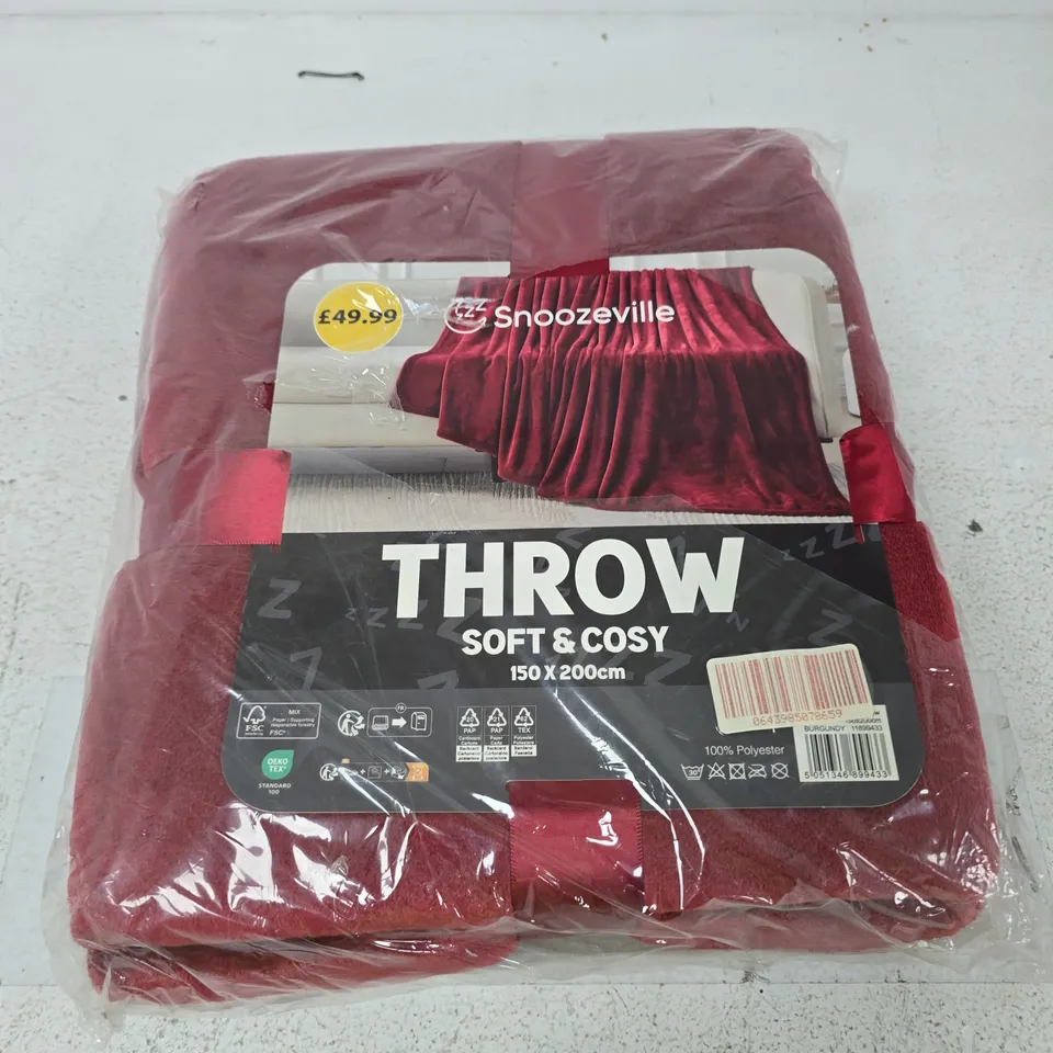 SNOOZEVILLE THROW – SOFT & COSY, 150 X 200 CM, BURGUNDY
