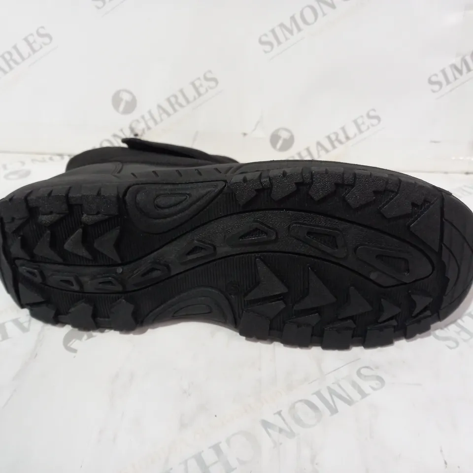 BLACK ANKLE SNOW BOOT SIZE 10