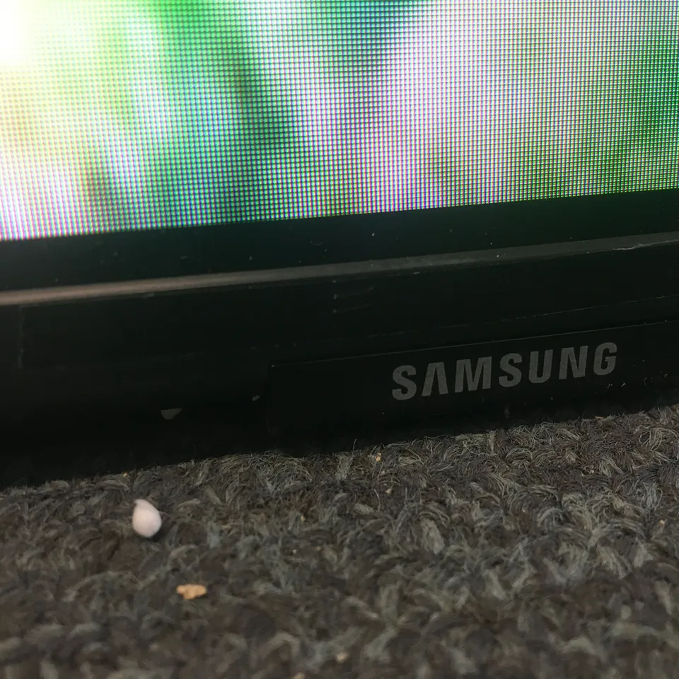 BOXED SAMSUNG UE70AU8000 70" 4K ULTRA HD HDR SMART LED TV WITH MAINS LEAD, STAND AND REMOTE