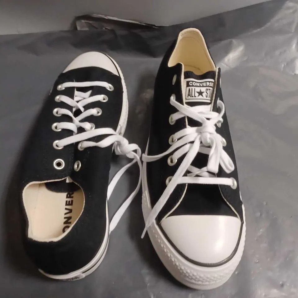 PAIR OF CONVERSE CTAS LIFT WIDE OX IN WHITE/BLACK - UK 8