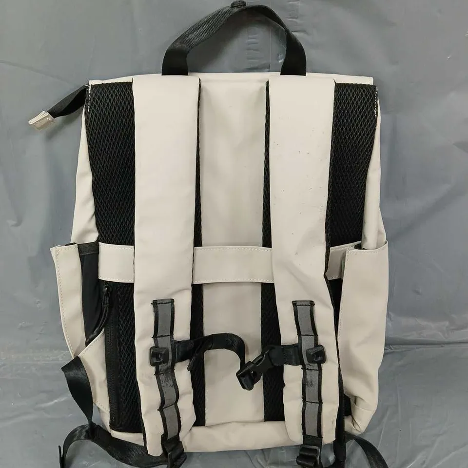 SQUARE BACKPACK 17L BEIGE 
