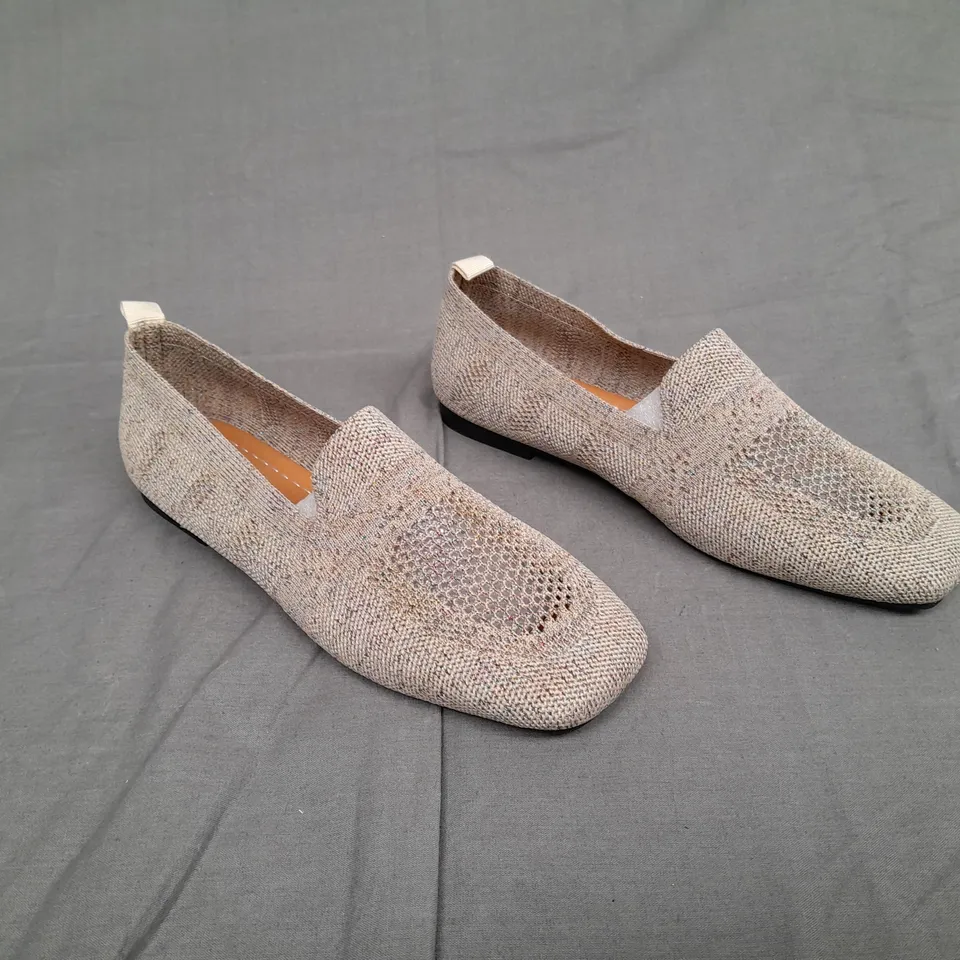 BOXED PAIR OF DESIGNER SLIP ON PUMPS RAINBOW GLITTER SIZE 38