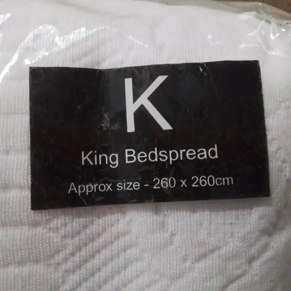 BRAND NEW MODA DE CASA KINGSIZE BED SPREAD -WHITE- 