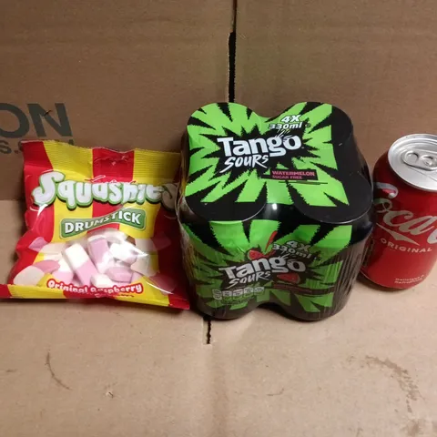 APPROXIMATELY 10 ASSORTED FOOD AND DRINKS ITEMS TO INCLUDE - TANGO SOUR WATERMELON DRINKS, COCA-COLA 330ML CAN, SQUASHIES DRUMSTICK SWEETS ETC 