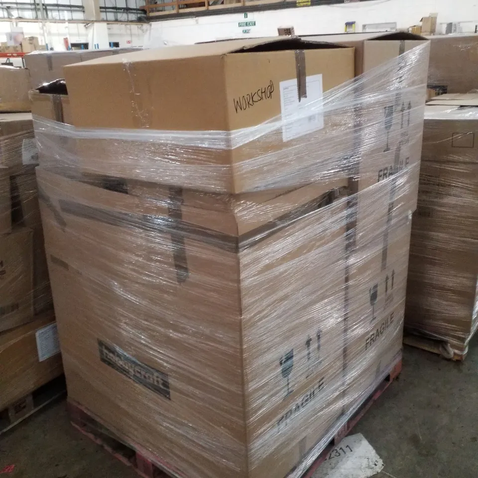 PALLET CONTAINING ASSORTED BRAND NEW HALLOWEEN PRODUCTS INCLUDING PLUSH PUMPKINS, MACHE HAUNTED HOUSES & GIFT BAGS