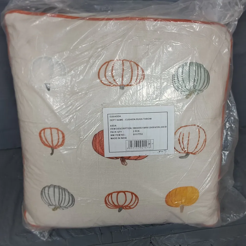 LOT OF APPROXIMATELY 16 BRAND NEW PUMPKIN THEMED FILLED CUSHION