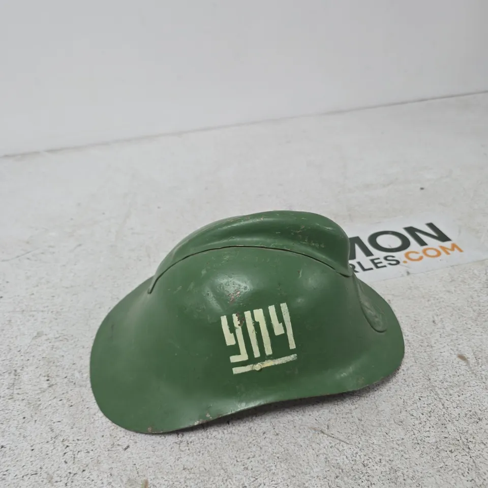 WWII BRITISH BRODIE HELMET WITH LEATHER LINER – GREEN 