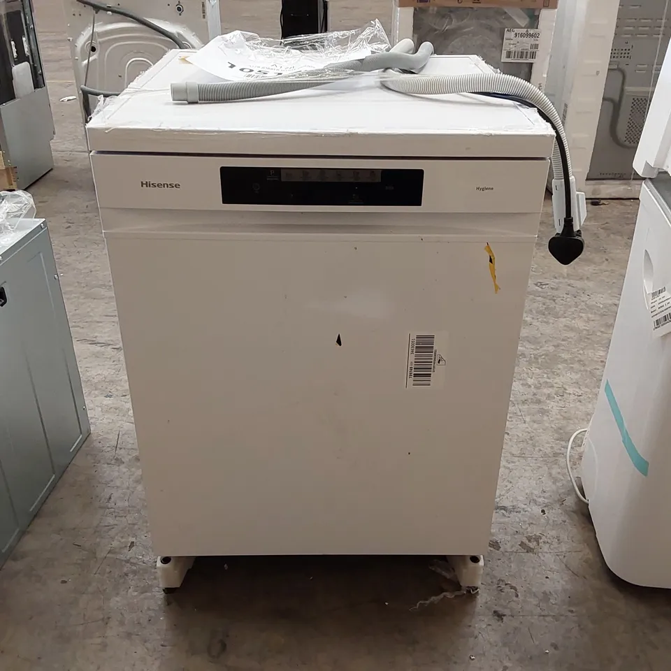 HISENSE HS642E60WUK FREESTANDING STANDARD DISHWASHER 85CM HIGH - E RATED, WHITE, 24 X 23 X 33 INCHES (L X W X H) [ENERGY CLASS E]