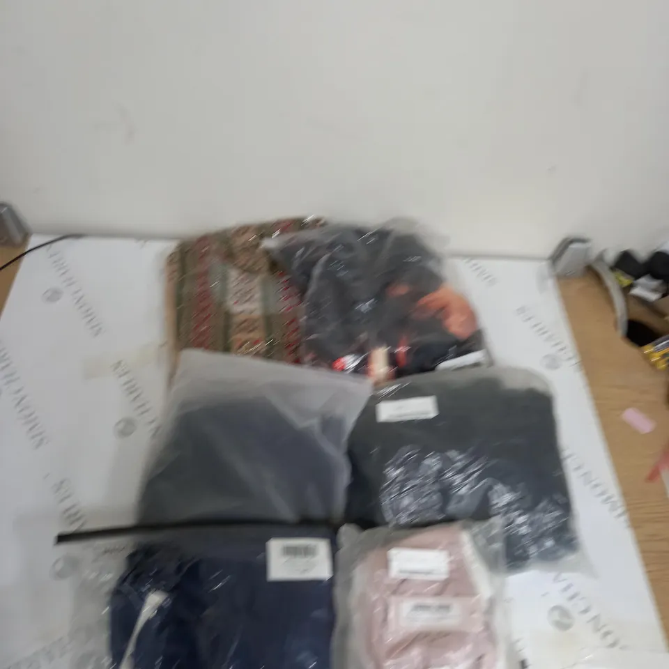 BOX OF APPROXIMATELY 20 CLOTHING ITEMS TO INCLUDE DRESSES, TOPS, VESTS ETC 