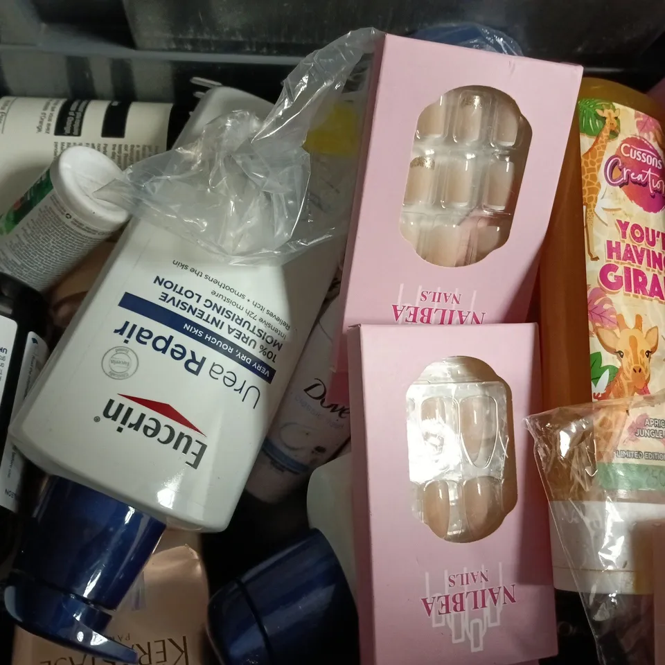 APPROXIMATELY 20 ASSORTED COSMETIC ITEMS TO INCLUDE EUCERIN, NAILBEA, ETC - COLLECTION ONLY