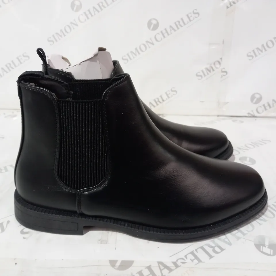 BECKETT BLACK LEATHER BOOTS