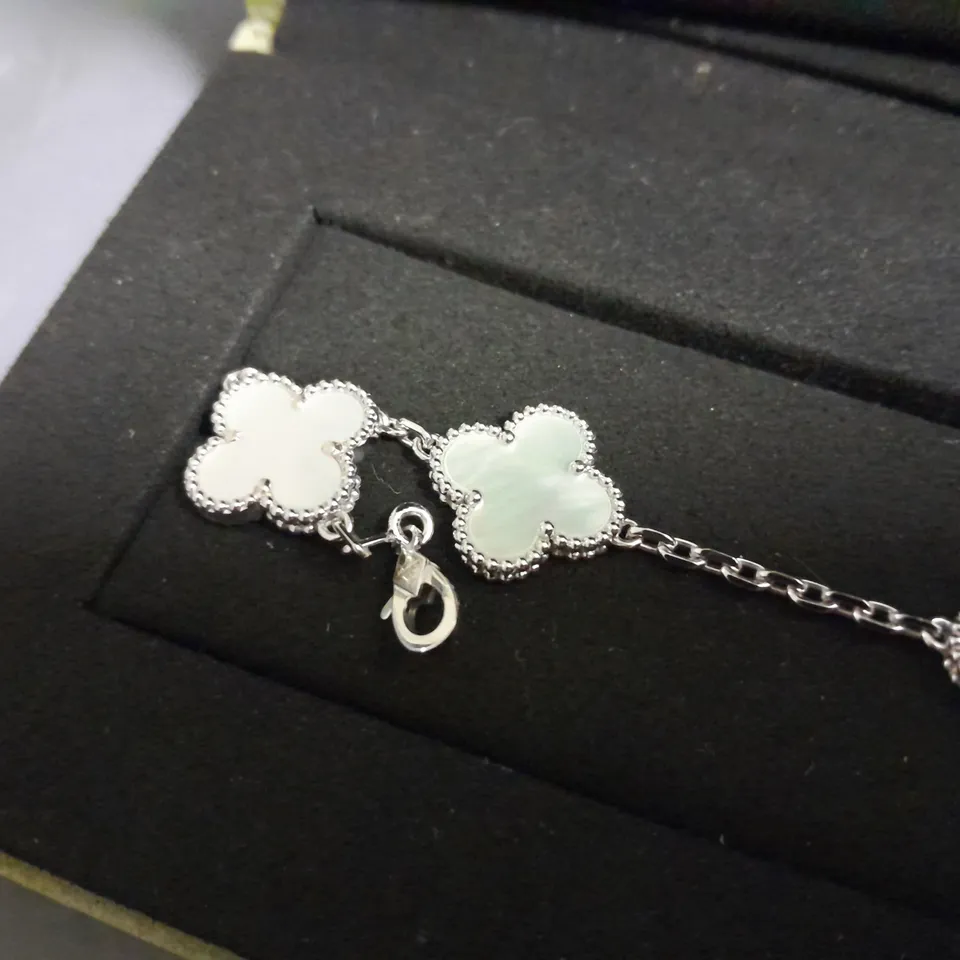 VAN CLEEF & ARPELS CLOVER THEMED BRACELET