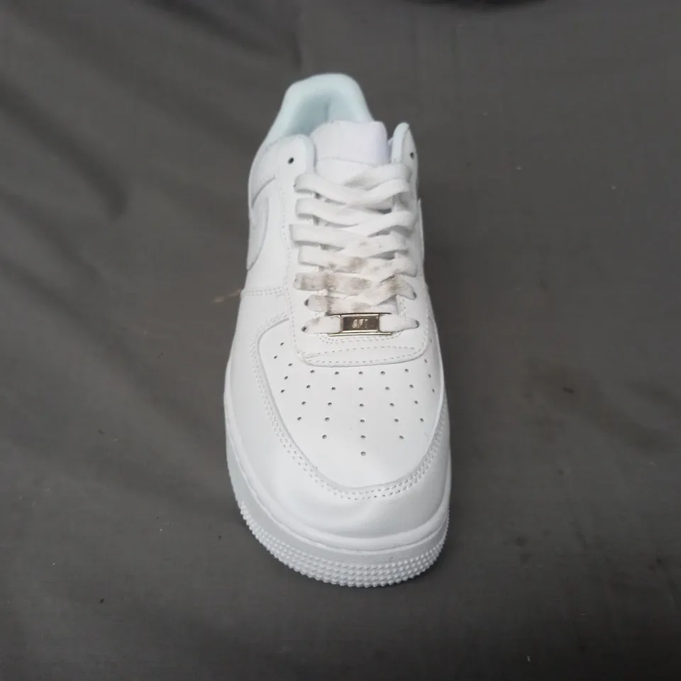PAIR OF NIKE AIR FORCE 1 SHOES IN WHITE UK SIZE 9