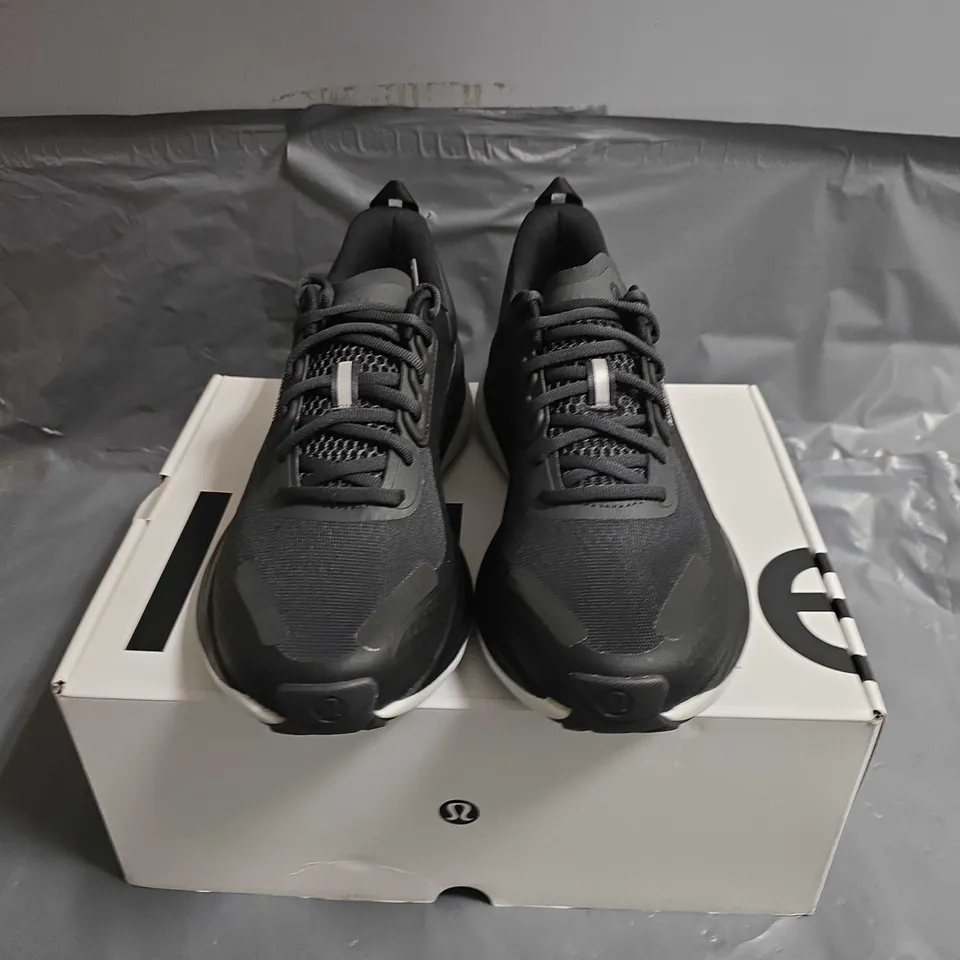 BOXED PAIR OF LULULEMON WOMENS BLISSFEEL TRAIL RUN TRAINERS - UK SIZE 5.5