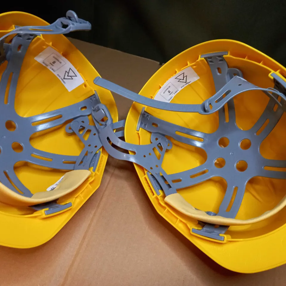 LOT OF APPROX 6 YELLOW JONESHARGEAVES HARD HATS